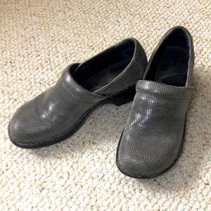 BOC grey leather clogs with black bottoms